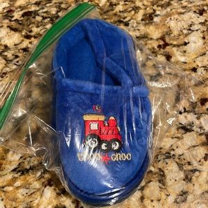 Toddler small 5/6 slippers choo choo train